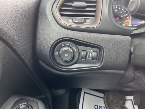 Used 2023 Jeep Renegade Latitude image 19