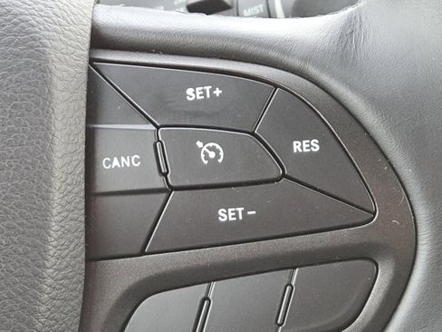 Used 2019 Jeep Cherokee Trailhawk w/ Cold Weather Group image 6