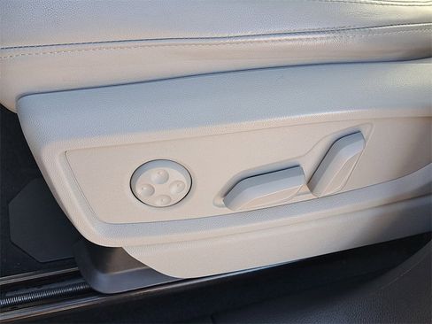 Used 2022 Audi Q5 2.0T Premium w/ Convenience Package image 19