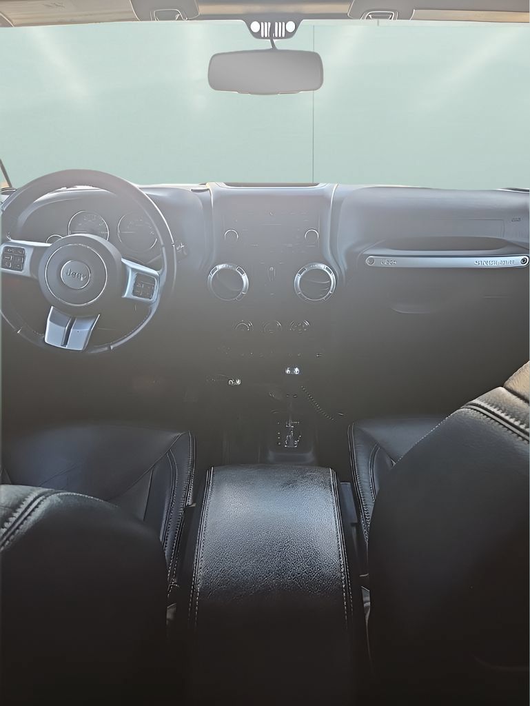 Used 2016 Jeep Wrangler Unlimited Rubicon AWD/4WD image 14