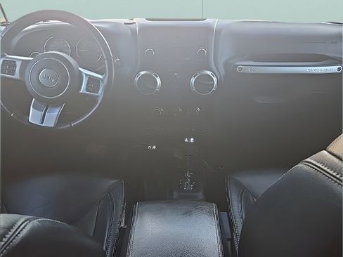 Used 2016 Jeep Wrangler Unlimited Rubicon AWD/4WD image 14