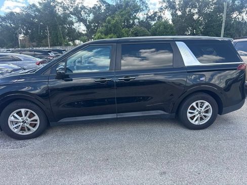 Certified 2024 Kia Carnival LX FWD image 6