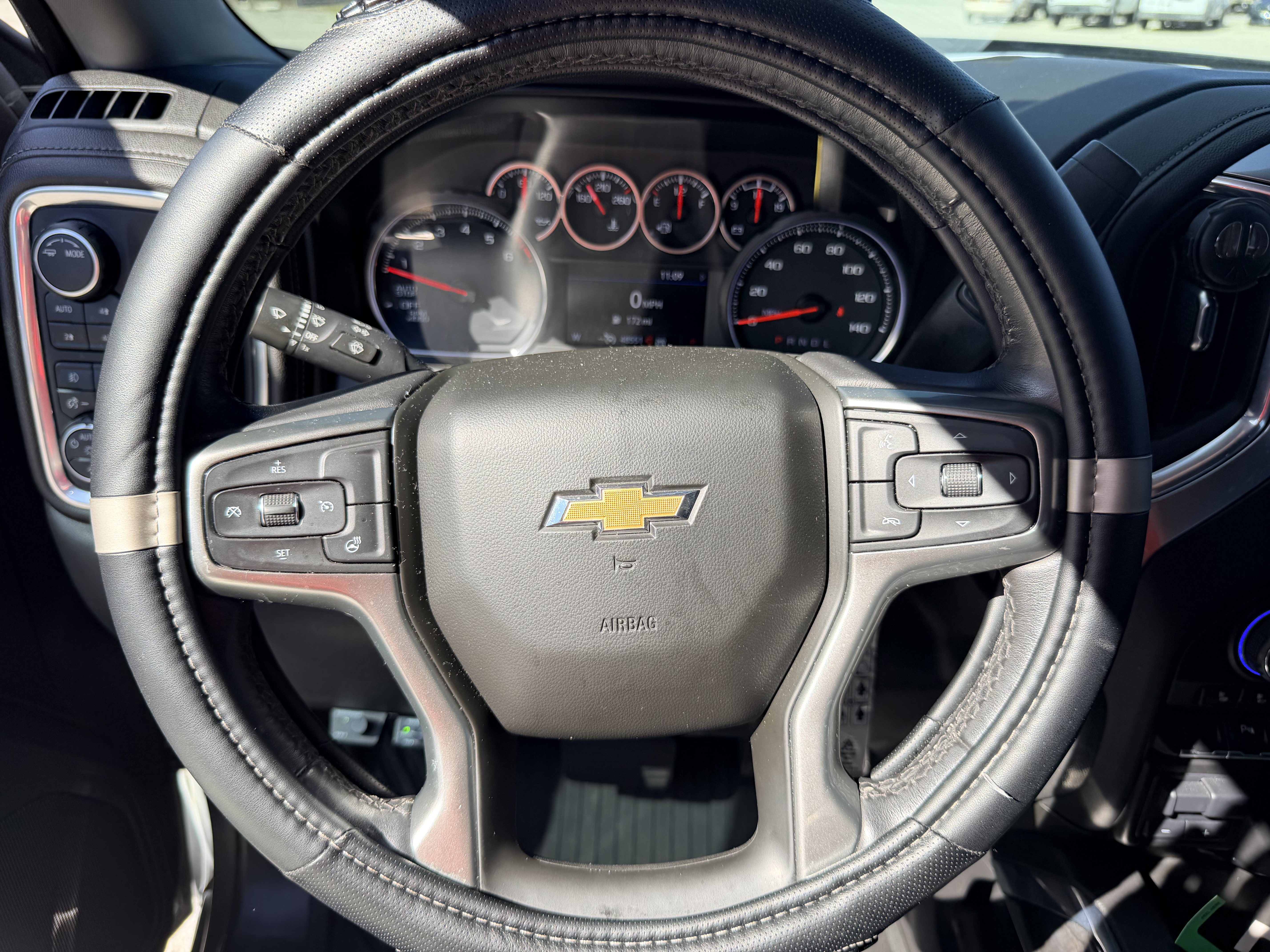 Used 2021 Chevrolet Silverado 1500 LTZ AWD/4WD image 15