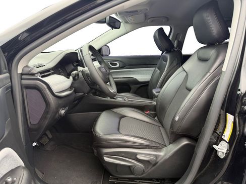 Used 2022 Jeep Compass Latitude FWD image 10