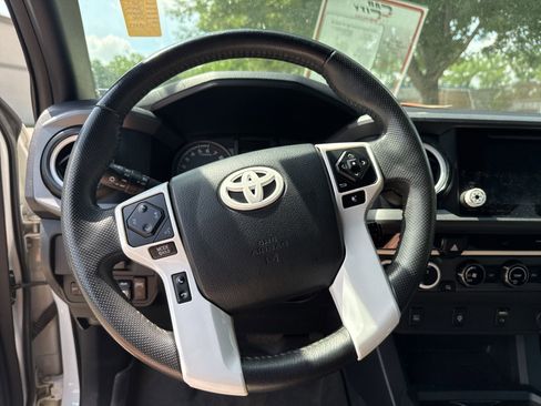 Used 2017 Toyota Tacoma TRD Off-Road w/ Tow Package (A/T) AWD/4WD image 17