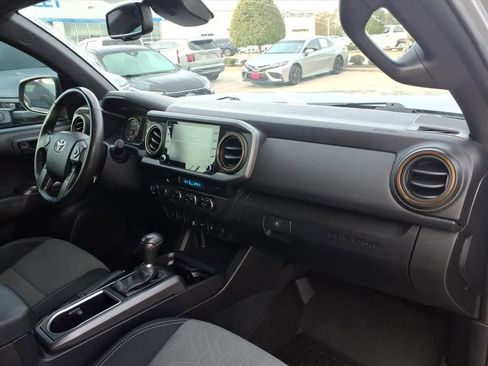 Used 2021 Toyota Tacoma TRD Off-Road image 16