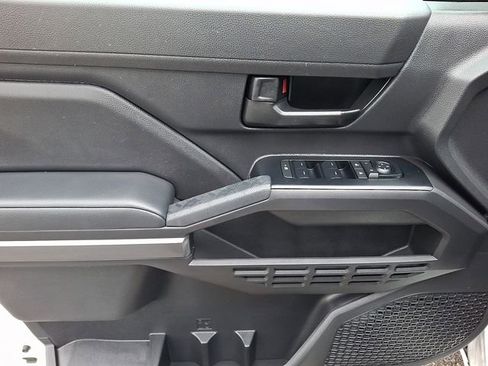 Certified 2025 Toyota Tacoma SR5 AWD/4WD image 12