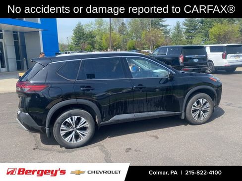 Used 2021 Nissan Rogue SV w/ Premium Package image 2