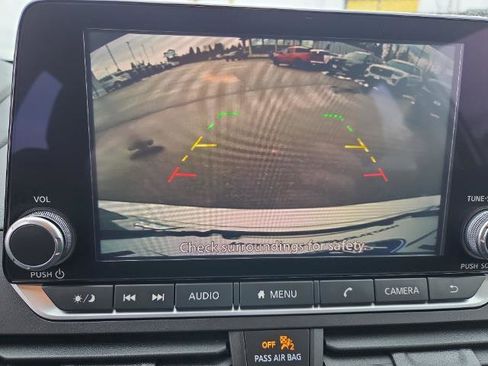 Used 2024 Nissan Altima 2.5 SV FWD image 32