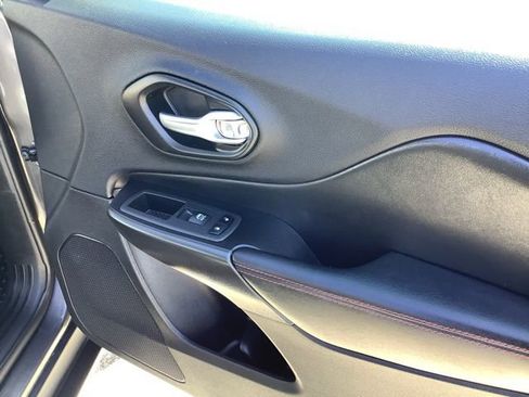 Used 2020 Jeep Cherokee Trailhawk w/ Cold Weather Group image 20