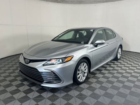 Used 2023 Toyota Camry LE FWD image 7