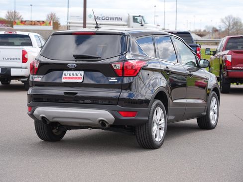 Used 2019 Ford Escape SE FWD image 3