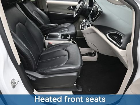 Used 2023 Chrysler Pacifica Touring-L FWD image 10
