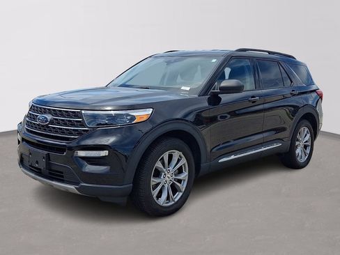 Certified 2022 Ford Explorer XLT w/ Equipment Group 202A AWD/4WD image 3