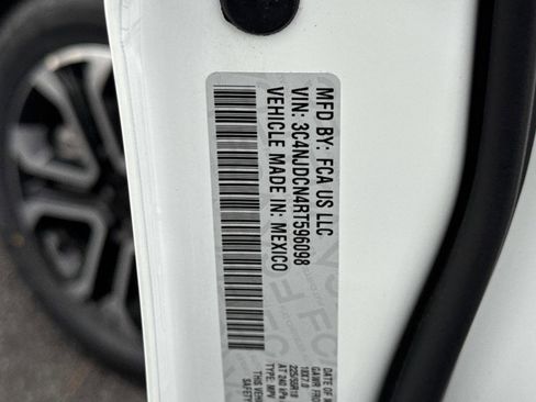 Used 2024 Jeep Compass Limited image 30