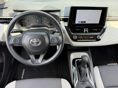 Used 2025 Toyota Corolla LE FWD image 12