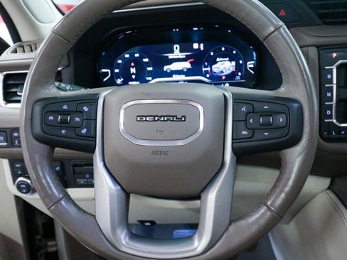 Used 2022 GMC Yukon Denali w/ Denali Premium Package image 18