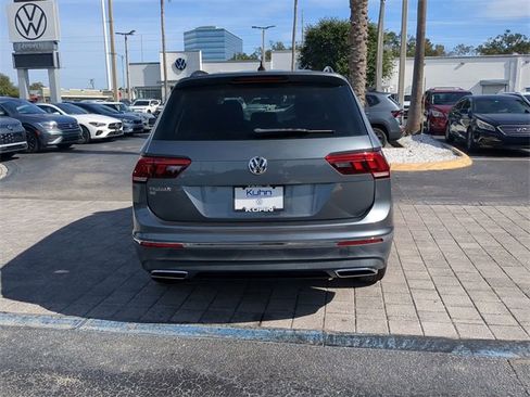 Certified 2020 Volkswagen Tiguan SE w/ Panoramic Sunroof Package image 5