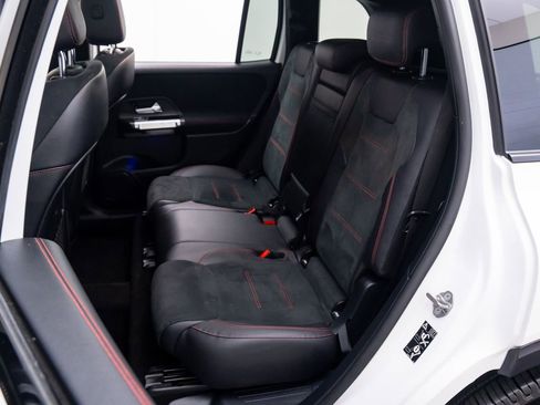 Used 2022 Mercedes-Benz GLB 250 4MATIC image 16