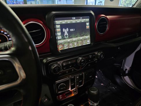 Used 2023 Jeep Gladiator Rubicon w/ Cold Weather Group image 27