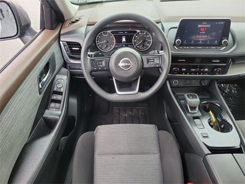 Used 2023 Nissan Rogue SV image 7