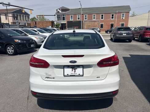 Used 2017 Ford Focus SE FWD image 4