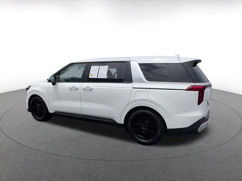 Used 2026 Kia Carnival FWD image 10