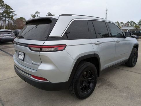Used 2022 Jeep Grand Cherokee Limited image 4