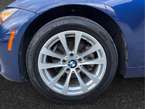 Used 2017 BMW 320i xDrive Sedan image 12