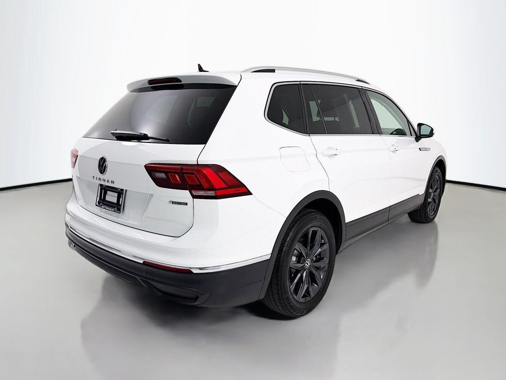 Used 2024 Volkswagen Tiguan SE w/ Panoramic Sunroof Package AWD/4WD image 7