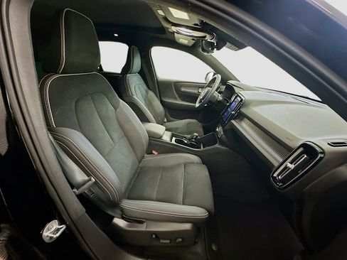 Used 2022 Volvo XC40 P8 Recharge Plus image 34