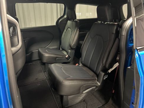New 2027 Chrysler Pacifica Select FWD image 21