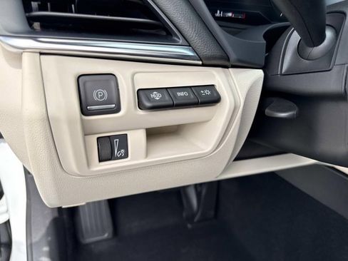 Certified 2025 Cadillac CT4 Premium Luxury image 31