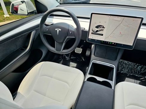 Used 2022 Tesla Model Y Performance AWD/4WD image 29