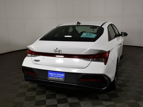 Used 2024 Hyundai Elantra SEL FWD image 7