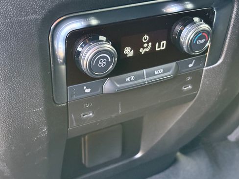 Used 2025 GMC Yukon XL Denali AWD/4WD image 15