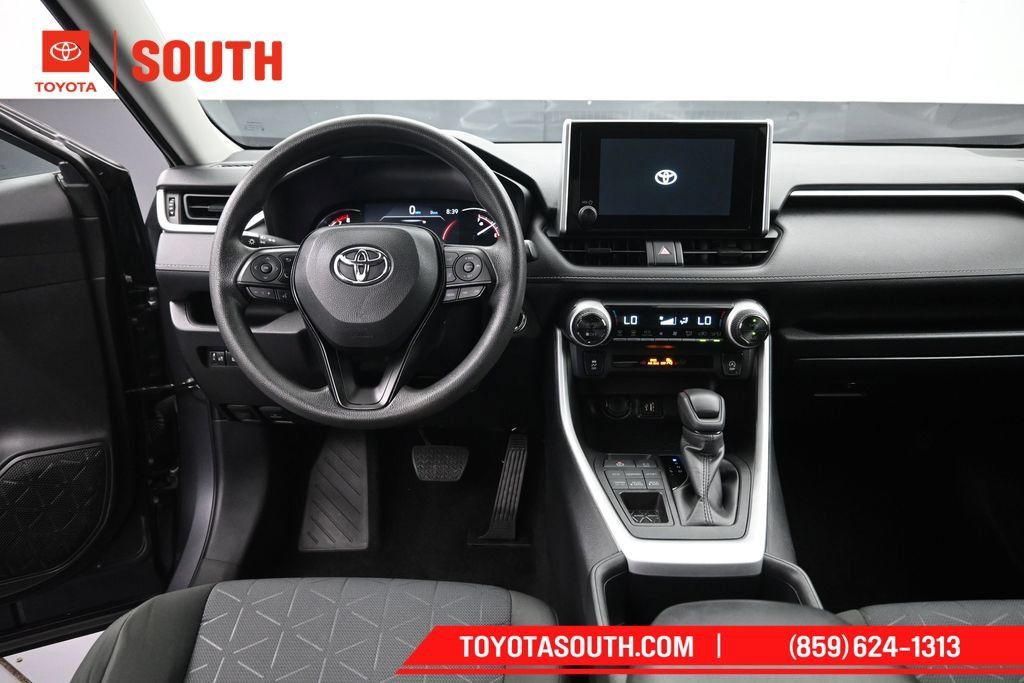Used 2025 Toyota RAV4 XLE AWD/4WD image 11