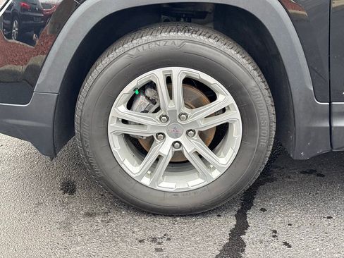 Used 2023 GMC Terrain SLE w/ Driver Convenience Package image 10