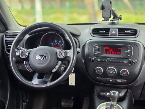 Used 2015 Kia Soul + image 28