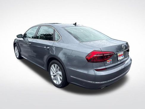 Used 2018 Volkswagen Passat 2.0T SE FWD image 3