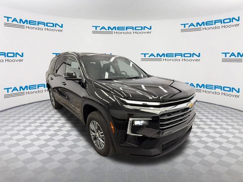 Used 2025 Chevrolet Traverse LT w/ Driver Confidence Package FWD image 7
