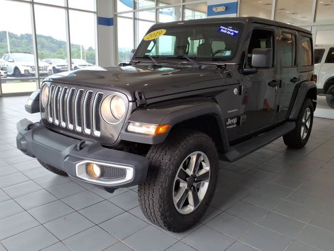 Used 2019 Jeep Wrangler Unlimited Sahara AWD/4WD image 7