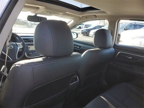 Used 2016 Nissan Altima 2.5 SL w/ 2.5 Technology w/LED Package FWD image 9