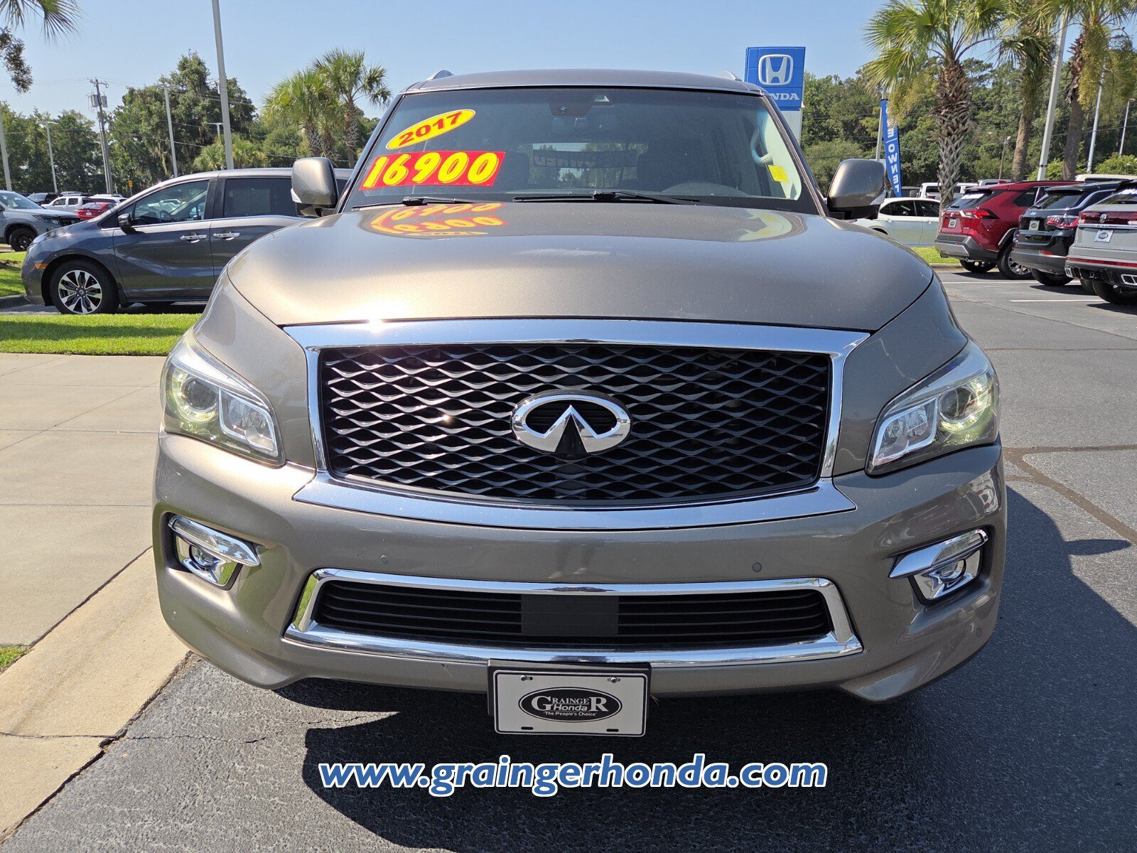 Used 2017 INFINITI QX80 2WD w/ Driver Assistance Package image 8
