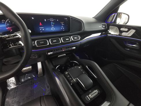 Used 2025 Mercedes-Benz GLS 450 4MATIC image 15