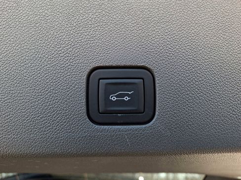 Used 2025 Cadillac XT6 Premium Luxury w/ Technology Package image 29