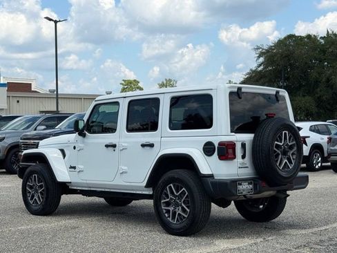 Used 2026 Jeep Wrangler Unlimited Sahara AWD/4WD image 5