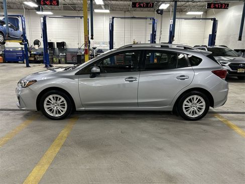 Used 2017 Subaru Impreza 2.0i Premium image 5