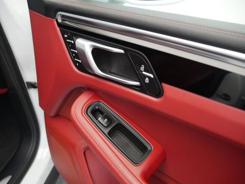 Certified 2023 Porsche Macan S image 27