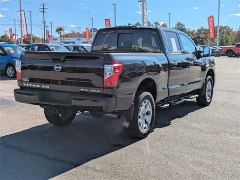 Used 2024 Nissan Titan SV w/ SV Convenience Package image 3